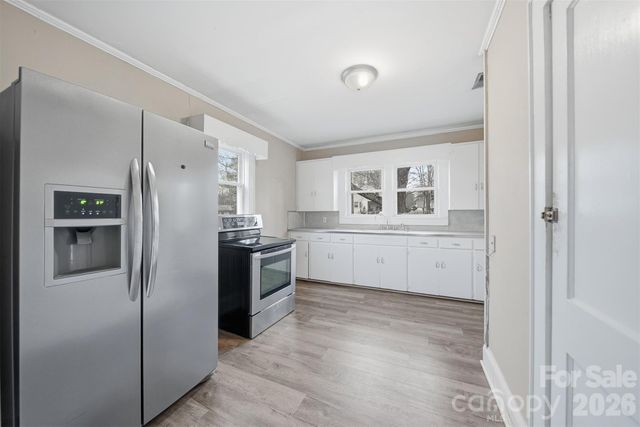 2036 4th Street NE, Hickory, NC 28601