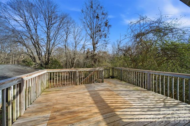 2036 4th Street NE, Hickory, NC 28601