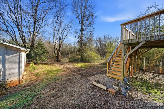 2036 4th Street NE, Hickory, NC 28601