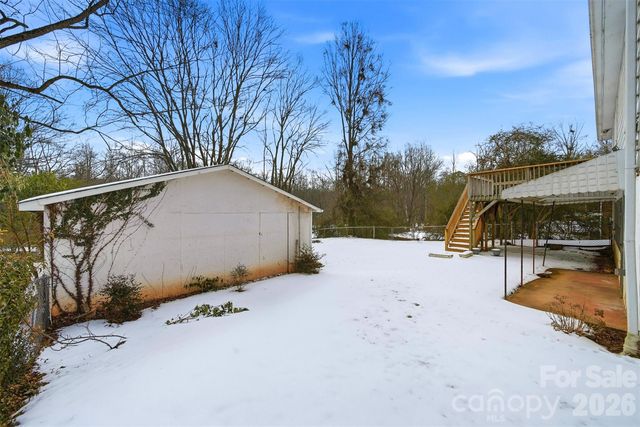 2036 4th Street NE, Hickory, NC 28601