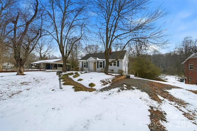 2036 4th Street NE, Hickory, NC 28601