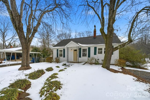 2036 4th Street NE, Hickory, NC 28601