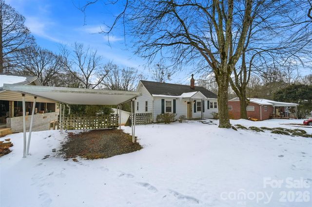 2036 4th Street NE, Hickory, NC 28601