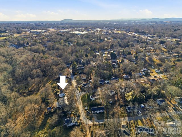 2036 4th Street NE, Hickory, NC 28601