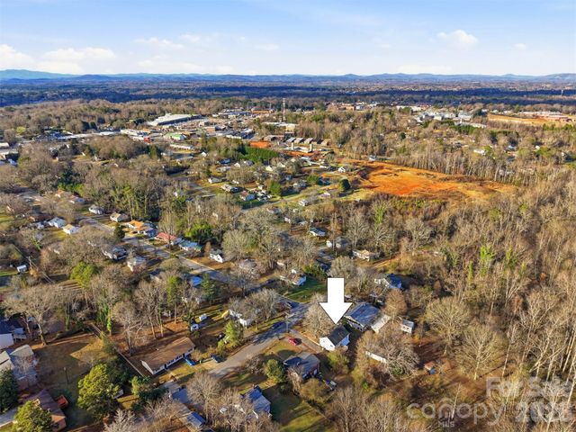 2036 4th Street NE, Hickory, NC 28601