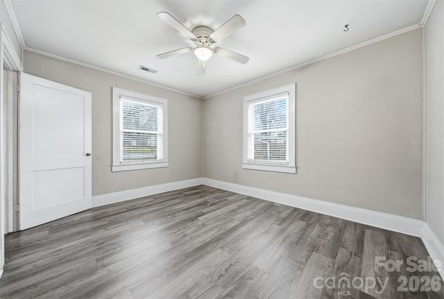 2036 4th Street NE, Hickory, NC 28601