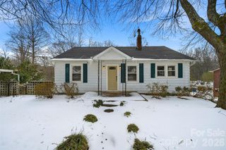 2036 4th Street NE, Hickory, NC 28601