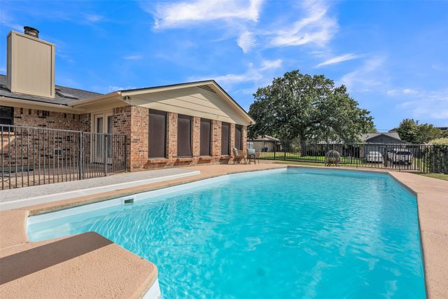 735 Danvers Lane, Mansfield, TX 76063