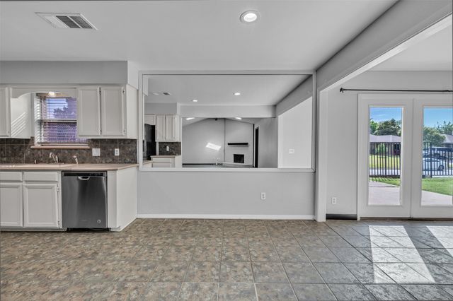 735 Danvers Lane, Mansfield, TX 76063