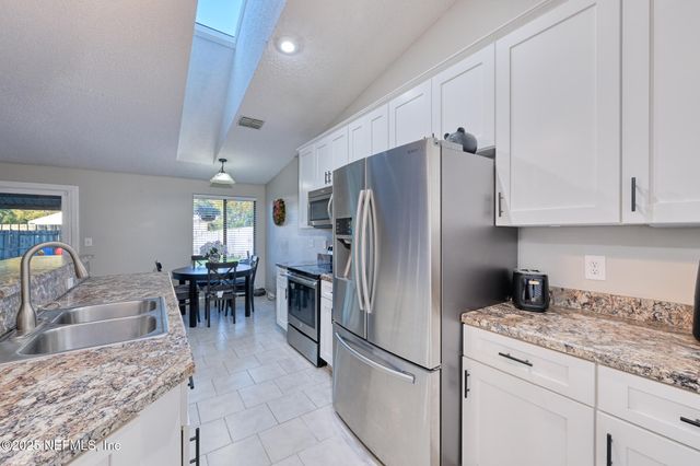 7274 EAGLES PERCH Drive, Jacksonville, FL 32244