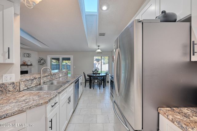 7274 EAGLES PERCH Drive, Jacksonville, FL 32244