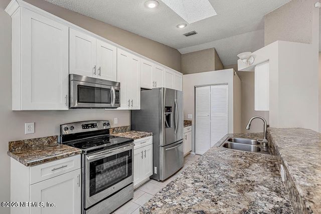 7274 EAGLES PERCH Drive, Jacksonville, FL 32244