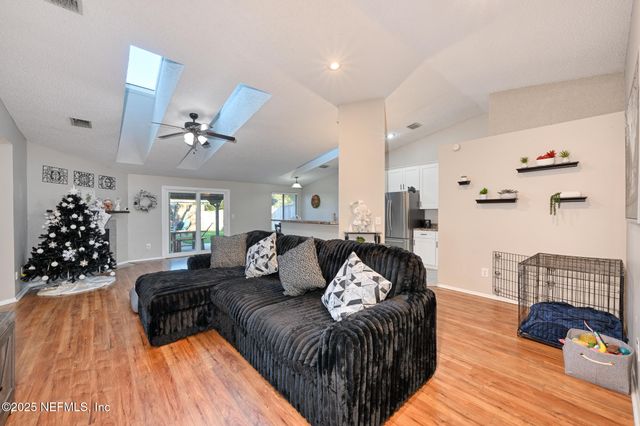 7274 EAGLES PERCH Drive, Jacksonville, FL 32244