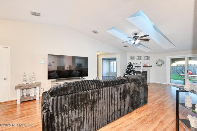 7274 EAGLES PERCH Drive, Jacksonville, FL 32244