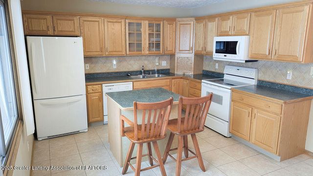 1147 Tamarack Trail, Charlotte, MI 48813