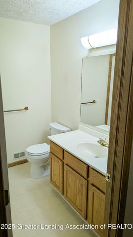 1147 Tamarack Trail, Charlotte, MI 48813