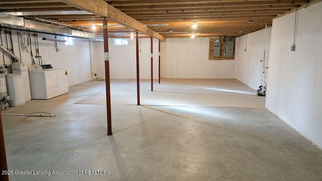 1147 Tamarack Trail, Charlotte, MI 48813