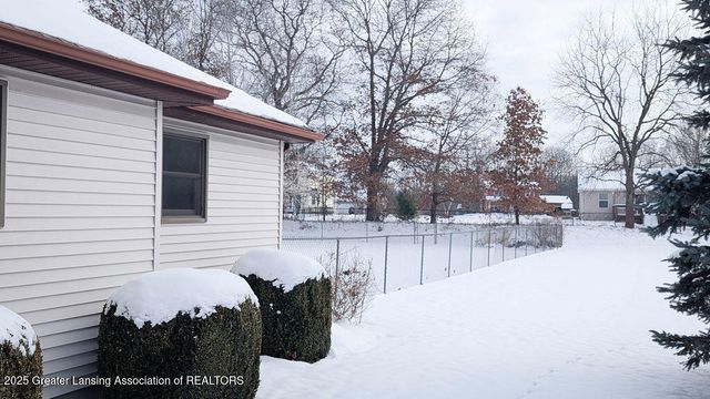 1147 Tamarack Trail, Charlotte, MI 48813