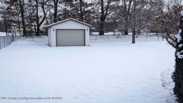 1147 Tamarack Trail, Charlotte, MI 48813