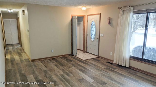 1147 Tamarack Trail, Charlotte, MI 48813