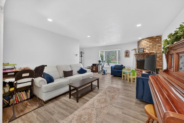 10380 Lockwood Drive, Cupertino, CA 95014