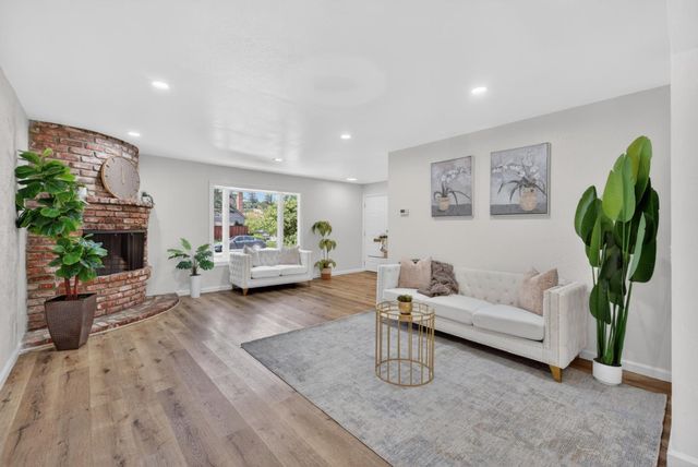 10380 Lockwood Drive, Cupertino, CA 95014