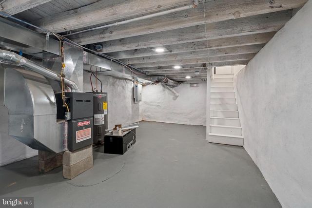 1840 N TAYLOR ST, Philadelphia, PA 19121