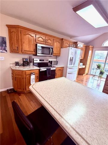 802 Redbud Drive, Paola, KS 66071