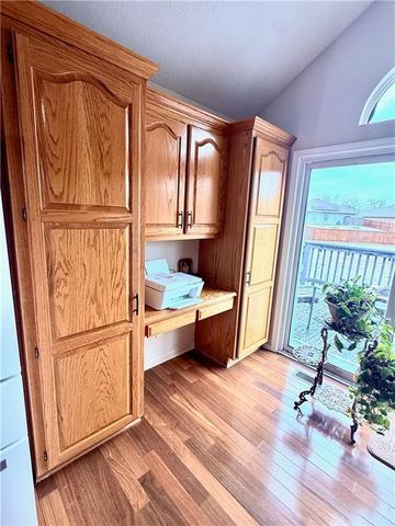 802 Redbud Drive, Paola, KS 66071