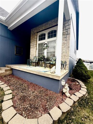 802 Redbud Drive, Paola, KS 66071