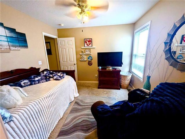 802 Redbud Drive, Paola, KS 66071