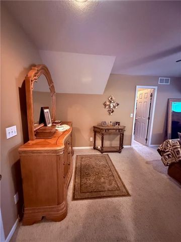 802 Redbud Drive, Paola, KS 66071