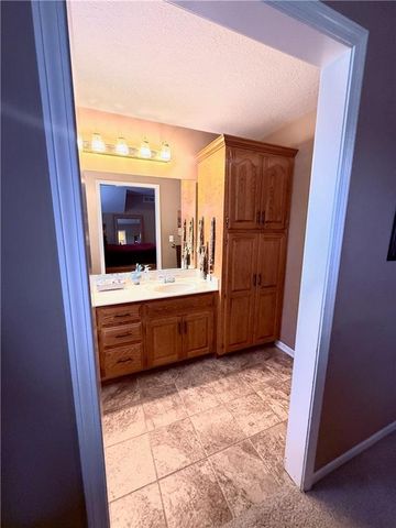 802 Redbud Drive, Paola, KS 66071