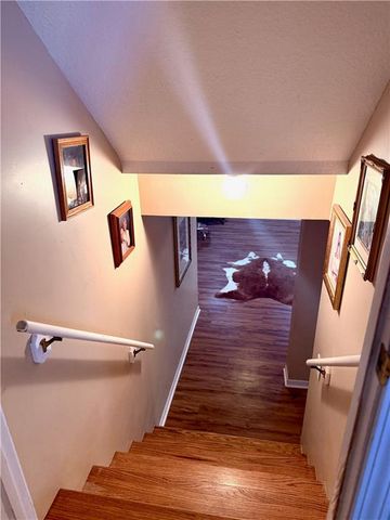 802 Redbud Drive, Paola, KS 66071