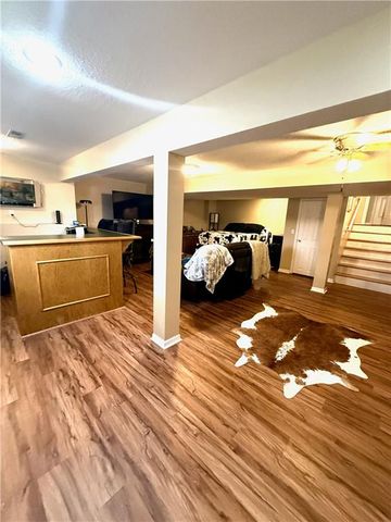 802 Redbud Drive, Paola, KS 66071