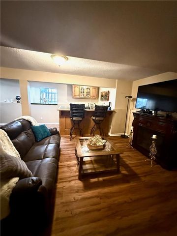 802 Redbud Drive, Paola, KS 66071