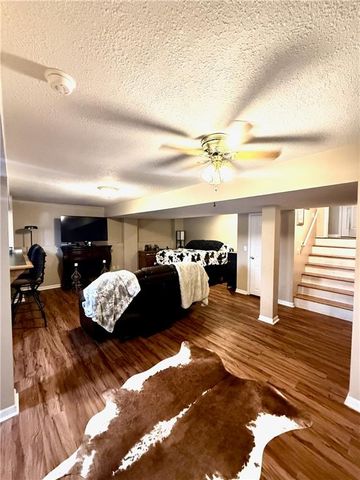 802 Redbud Drive, Paola, KS 66071