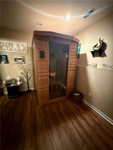 802 Redbud Drive, Paola, KS 66071