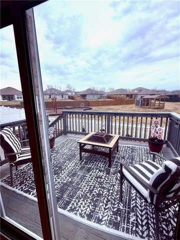 802 Redbud Drive, Paola, KS 66071