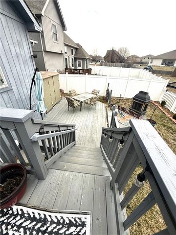 802 Redbud Drive, Paola, KS 66071