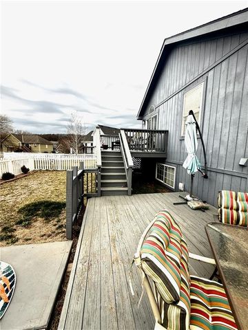 802 Redbud Drive, Paola, KS 66071