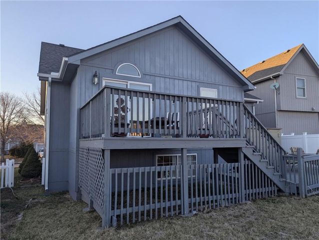 802 Redbud Drive, Paola, KS 66071