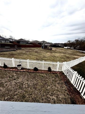 802 Redbud Drive, Paola, KS 66071