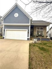 802 Redbud Drive, Paola, KS 66071