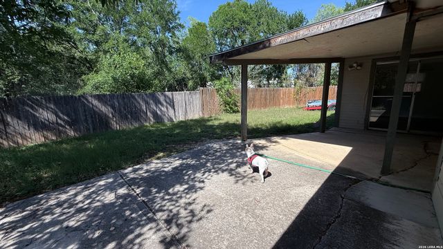 9039 WELLESLEY MANOR DR, San Antonio, TX 78240