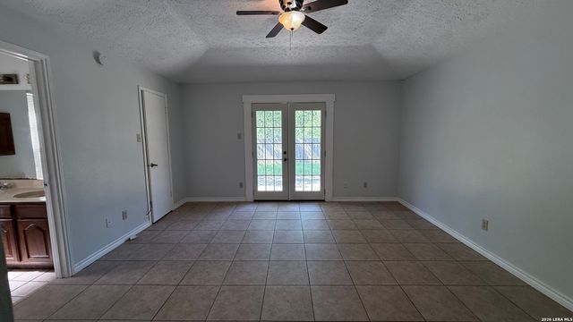 9039 WELLESLEY MANOR DR, San Antonio, TX 78240