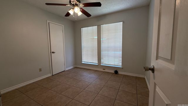 9039 WELLESLEY MANOR DR, San Antonio, TX 78240