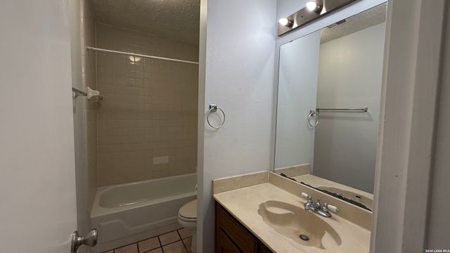 9039 WELLESLEY MANOR DR, San Antonio, TX 78240