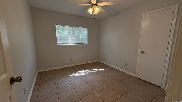 9039 WELLESLEY MANOR DR, San Antonio, TX 78240