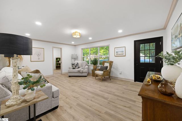 406 Rollingreen Road, Greenville, SC 29615